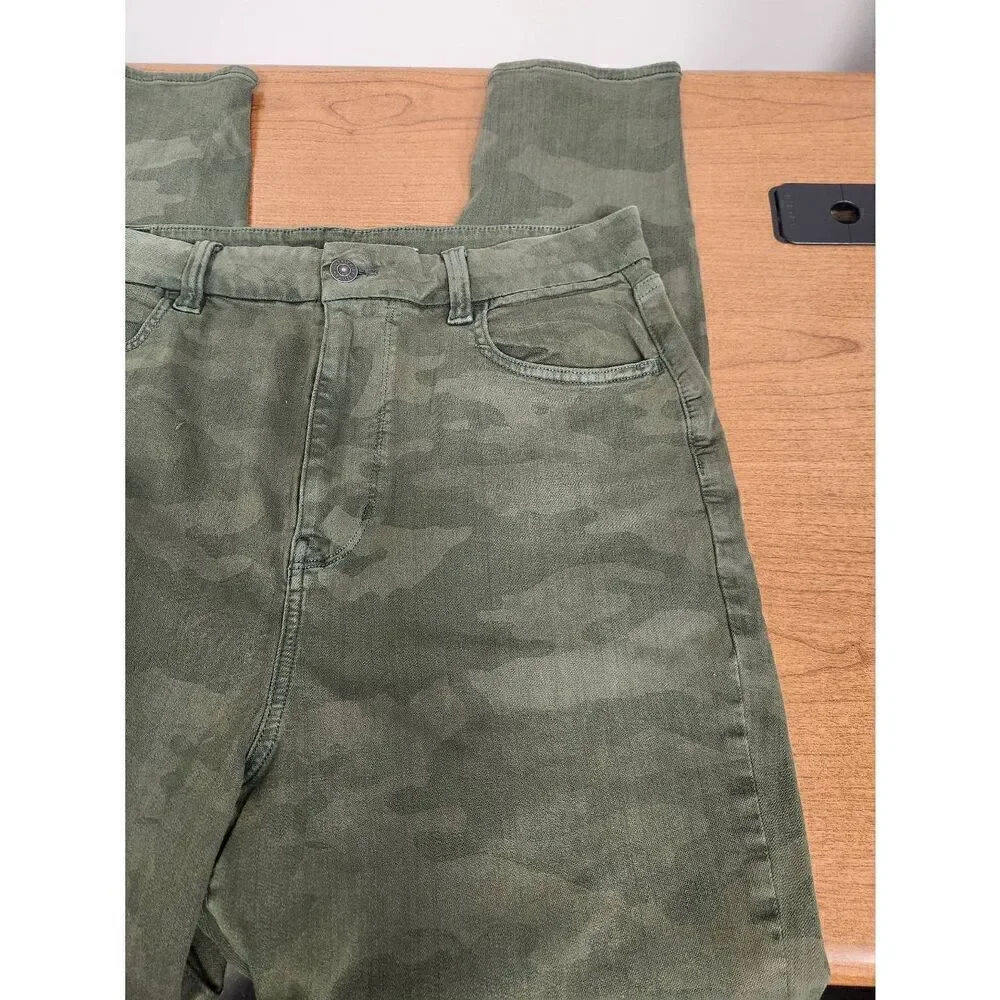 American Eagle Army Green next level stretch size 16 jeans